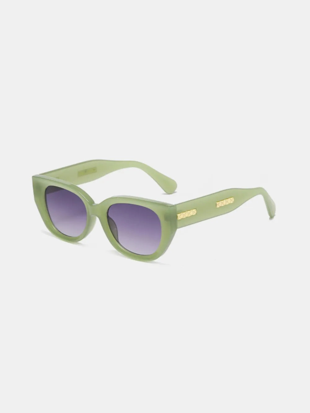 the timeless green glint sunglasses from nuvo’s vibes collection